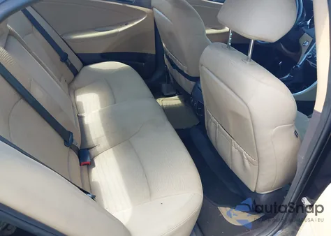 2013 Hyundai Sonata Hybrid z USA, uszkodzony, nr VIN KMHEC4A48DA073859